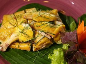 Gà tre hấp lá chanh (nguyên con)