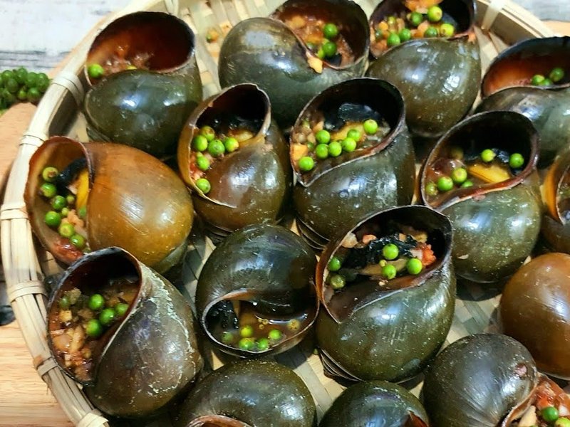 Ốc bươu nướng tiêu